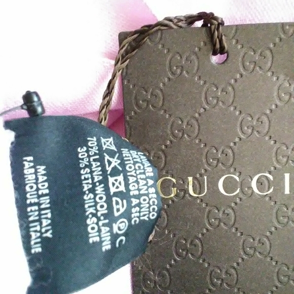 Gucci Pink GG Scarf - Picture 2 of 2